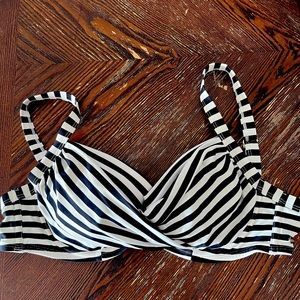 Roxy bathing suit top